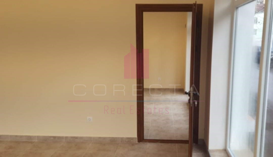 Дава под наем МАГАЗИН, гр. Русе, Център, снимка 2 - Магазини - 54212846