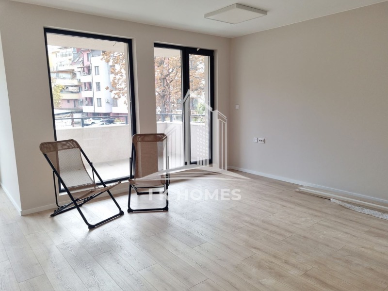 Da affittare  Ufficio Plovdiv , Marasha , 55 mq | 78000967