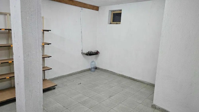 Дава под наем ОФИС, гр. Варна, Зимно кино Тракия, снимка 2 - Офиси - 52836928