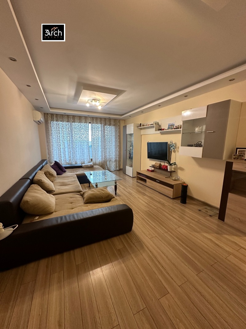 Te huur  3 slaapkamers Sofia , Mladost 4 , 120 m² | 89249869