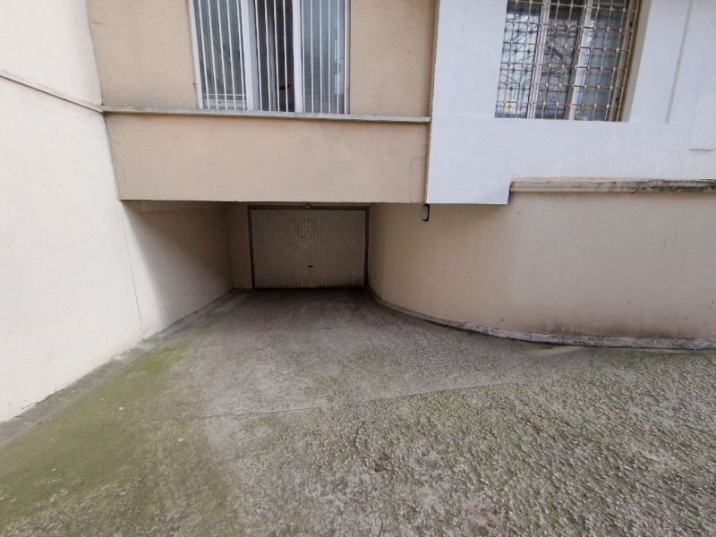 Дава под наем ГАРАЖ, ПАРКОМЯСТО, гр. Варна, Център, снимка 4 - Гаражи и паркоместа - 52786535