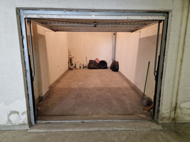 Дава под наем ГАРАЖ, ПАРКОМЯСТО, гр. Варна, Център, снимка 7 - Гаражи и паркоместа - 52786535