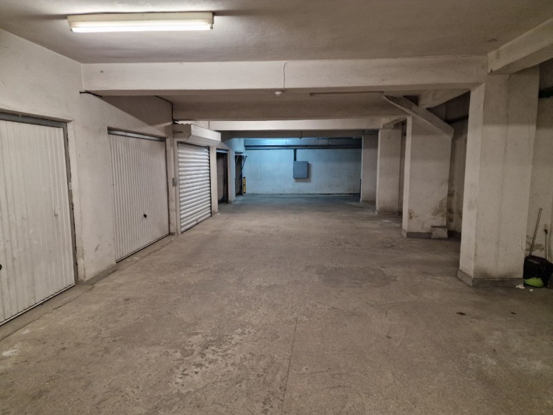 Дава под наем ГАРАЖ, ПАРКОМЯСТО, гр. Варна, Център, снимка 5 - Гаражи и паркоместа - 52786535