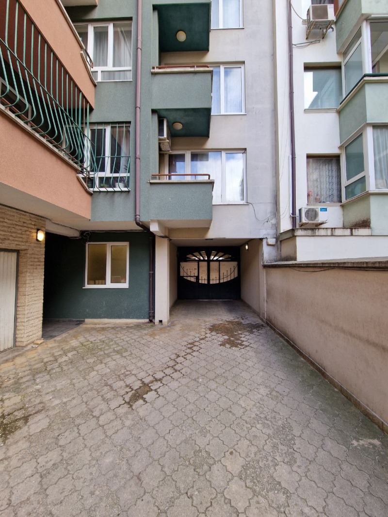 Дава под наем ГАРАЖ, ПАРКОМЯСТО, гр. Варна, Център, снимка 2 - Гаражи и паркоместа - 52786535