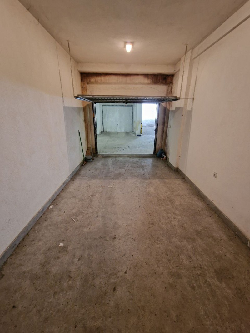 Дава под наем ГАРАЖ, ПАРКОМЯСТО, гр. Варна, Център