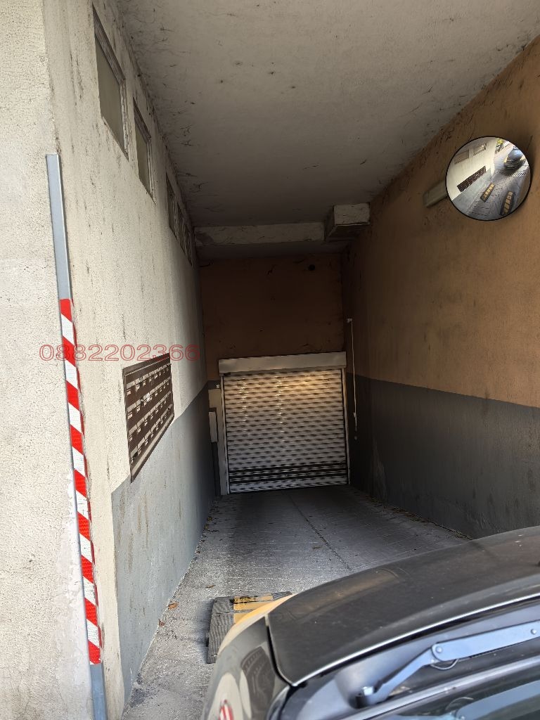 Дава под наем ГАРАЖ, ПАРКОМЯСТО, гр. София, Център, снимка 2 - Гаражи и паркоместа - 53054425