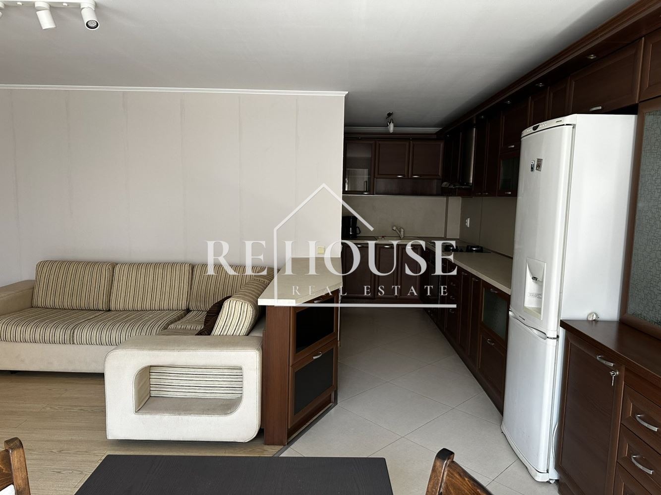 Дава под наем 3-СТАЕН, гр. Варна, Лятно кино Тракия, снимка 5 - Апартаменти - 53901870